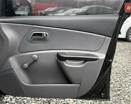 Черный Киа Рио, объемом двигателя 1.4 л и пробегом 100 тыс. км за 5000 $, фото 26 на Automoto.ua