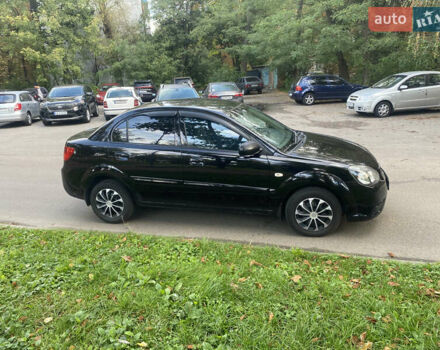 Черный Киа Рио, объемом двигателя 1.6 л и пробегом 125 тыс. км за 4950 $, фото 2 на Automoto.ua