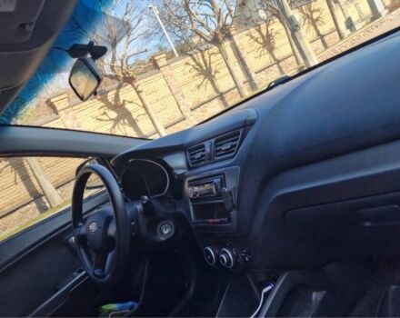 Черный Киа Рио, объемом двигателя 1.4 л и пробегом 180 тыс. км за 6500 $, фото 7 на Automoto.ua