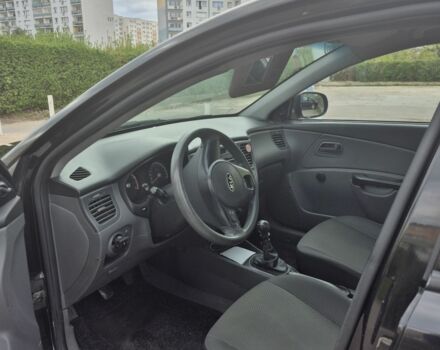 Чорний Кіа Ріо, об'ємом двигуна 1.4 л та пробігом 244 тис. км за 4718 $, фото 7 на Automoto.ua