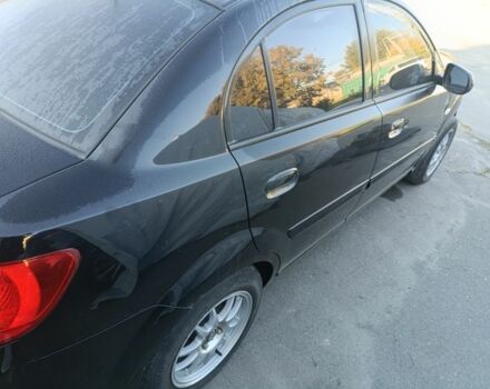Черный Киа Рио, объемом двигателя 1.4 л и пробегом 160 тыс. км за 2608 $, фото 6 на Automoto.ua