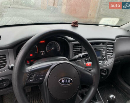 Черный Киа Рио, объемом двигателя 1.4 л и пробегом 105 тыс. км за 4100 $, фото 5 на Automoto.ua