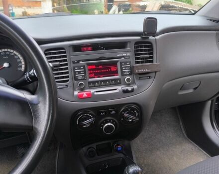 Чорний Кіа Ріо, об'ємом двигуна 1.4 л та пробігом 137 тис. км за 6300 $, фото 9 на Automoto.ua