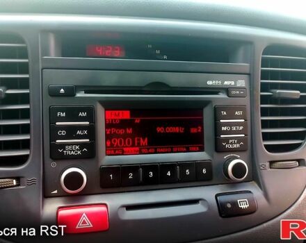 Черный Киа Рио, объемом двигателя 1.4 л и пробегом 49 тыс. км за 4800 $, фото 6 на Automoto.ua