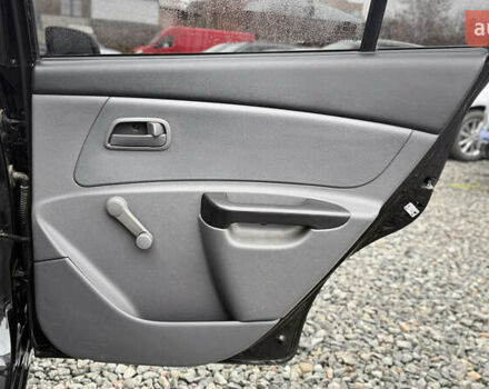 Черный Киа Рио, объемом двигателя 1.4 л и пробегом 100 тыс. км за 5000 $, фото 20 на Automoto.ua