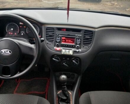 Черный Киа Рио, объемом двигателя 1.4 л и пробегом 150 тыс. км за 2550 $, фото 7 на Automoto.ua