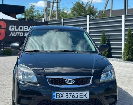 Чорний Кіа Ріо, об'ємом двигуна 1.4 л та пробігом 50 тис. км за 4899 $, фото 2 на Automoto.ua