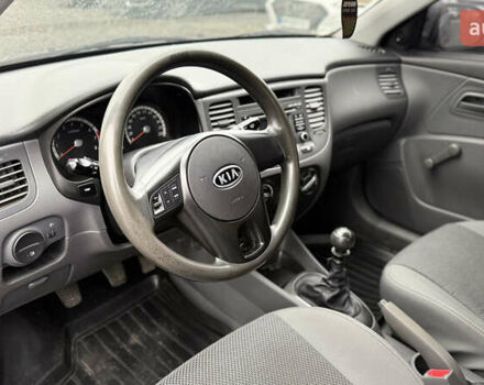 Черный Киа Рио, объемом двигателя 1.4 л и пробегом 100 тыс. км за 5000 $, фото 15 на Automoto.ua