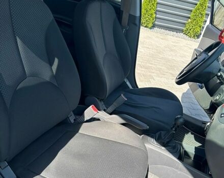 Чорний Кіа Ріо, об'ємом двигуна 1.4 л та пробігом 50 тис. км за 4899 $, фото 11 на Automoto.ua
