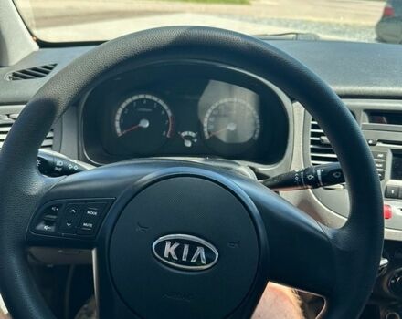 Чорний Кіа Ріо, об'ємом двигуна 1.4 л та пробігом 50 тис. км за 4899 $, фото 14 на Automoto.ua