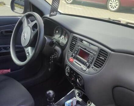 Черный Киа Рио, объемом двигателя 1.4 л и пробегом 224 тыс. км за 4600 $, фото 3 на Automoto.ua