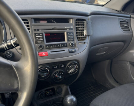 Чорний Кіа Ріо, об'ємом двигуна 1.4 л та пробігом 208 тис. км за 3900 $, фото 3 на Automoto.ua