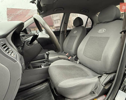 Черный Киа Рио, объемом двигателя 1.4 л и пробегом 100 тыс. км за 5000 $, фото 16 на Automoto.ua