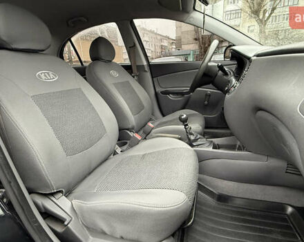 Черный Киа Рио, объемом двигателя 1.4 л и пробегом 100 тыс. км за 5000 $, фото 27 на Automoto.ua