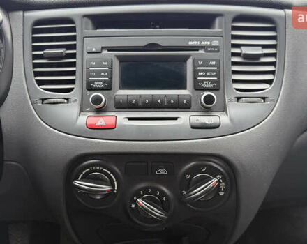 Черный Киа Рио, объемом двигателя 1.4 л и пробегом 100 тыс. км за 5000 $, фото 23 на Automoto.ua