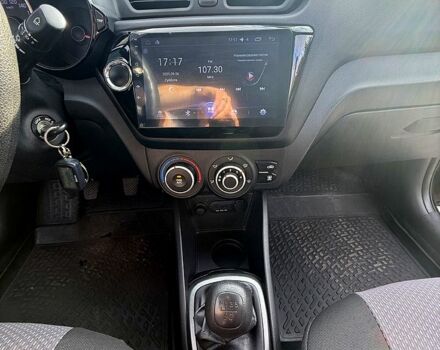 Черный Киа Рио, объемом двигателя 1.4 л и пробегом 74 тыс. км за 9100 $, фото 6 на Automoto.ua