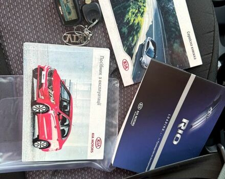 Чорний Кіа Ріо, об'ємом двигуна 1.4 л та пробігом 74 тис. км за 9100 $, фото 4 на Automoto.ua