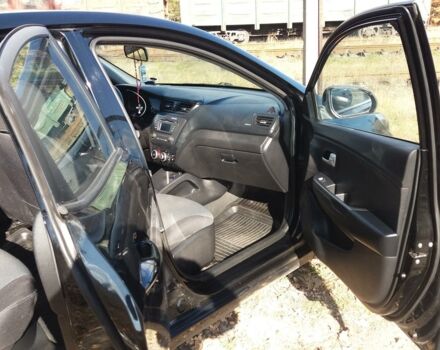 Чорний Кіа Ріо, об'ємом двигуна 1.4 л та пробігом 77 тис. км за 8500 $, фото 5 на Automoto.ua
