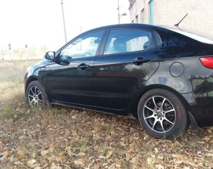 Чорний Кіа Ріо, об'ємом двигуна 1.4 л та пробігом 77 тис. км за 9200 $, фото 4 на Automoto.ua