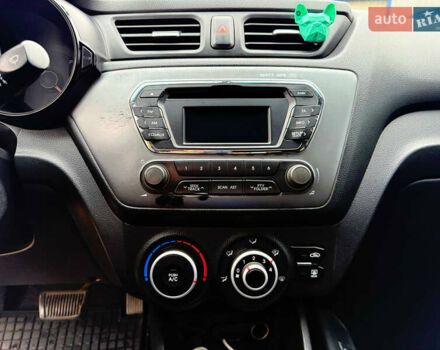 Чорний Кіа Ріо, об'ємом двигуна 1.6 л та пробігом 392 тис. км за 4500 $, фото 7 на Automoto.ua