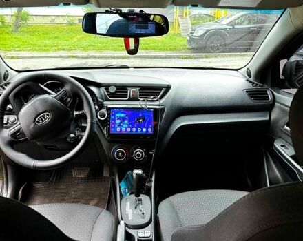 Черный Киа Рио, объемом двигателя 1.6 л и пробегом 330 тыс. км за 5700 $, фото 5 на Automoto.ua