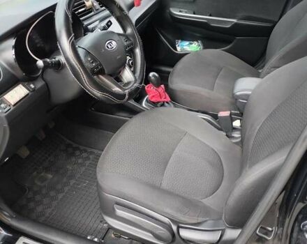 Чорний Кіа Ріо, об'ємом двигуна 1.4 л та пробігом 123 тис. км за 7600 $, фото 5 на Automoto.ua