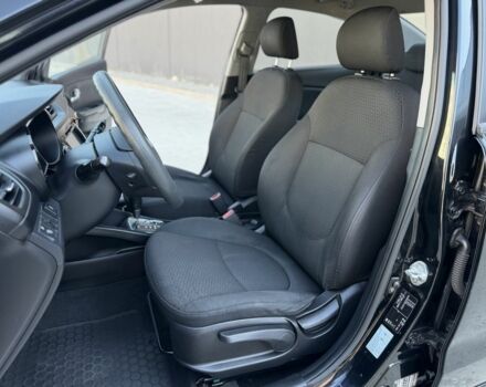 Чорний Кіа Ріо, об'ємом двигуна 1.4 л та пробігом 201 тис. км за 6948 $, фото 9 на Automoto.ua