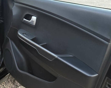 Чорний Кіа Ріо, об'ємом двигуна 1.4 л та пробігом 136 тис. км за 6900 $, фото 16 на Automoto.ua