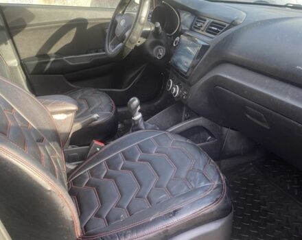 Чорний Кіа Ріо, об'ємом двигуна 1.6 л та пробігом 252 тис. км за 3650 $, фото 4 на Automoto.ua