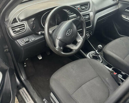 Чорний Кіа Ріо, об'ємом двигуна 1.4 л та пробігом 100 тис. км за 3500 $, фото 3 на Automoto.ua