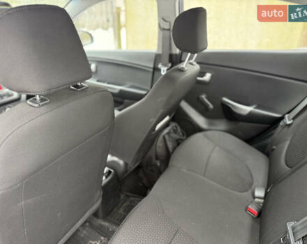 Чорний Кіа Ріо, об'ємом двигуна 1.4 л та пробігом 123 тис. км за 7300 $, фото 10 на Automoto.ua