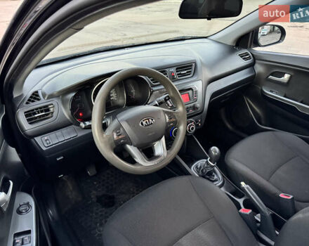 Черный Киа Рио, объемом двигателя 1.4 л и пробегом 305 тыс. км за 4950 $, фото 11 на Automoto.ua