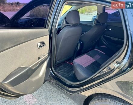 Чорний Кіа Ріо, об'ємом двигуна 1.6 л та пробігом 142 тис. км за 6800 $, фото 7 на Automoto.ua