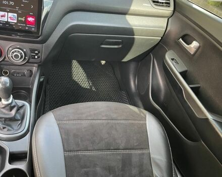 Черный Киа Рио, объемом двигателя 1.4 л и пробегом 247 тыс. км за 7800 $, фото 12 на Automoto.ua