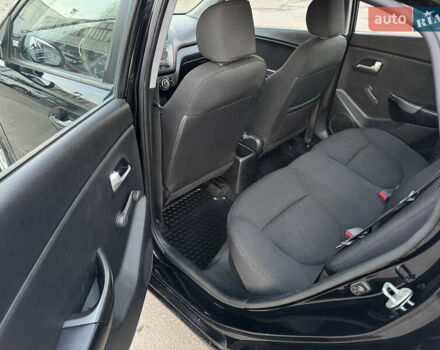 Черный Киа Рио, объемом двигателя 1.4 л и пробегом 305 тыс. км за 4950 $, фото 12 на Automoto.ua