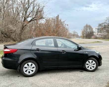 Чорний Кіа Ріо, об'ємом двигуна 1.4 л та пробігом 45 тис. км за 9800 $, фото 4 на Automoto.ua