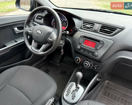 Чорний Кіа Ріо, об'ємом двигуна 1.4 л та пробігом 45 тис. км за 9800 $, фото 24 на Automoto.ua