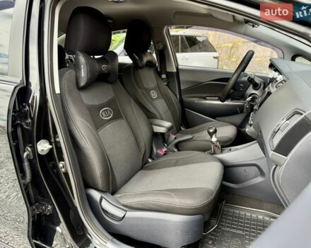 Черный Киа Рио, объемом двигателя 1.25 л и пробегом 100 тыс. км за 7600 $, фото 9 на Automoto.ua