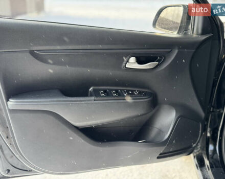 Чорний Кіа Ріо, об'ємом двигуна 1.37 л та пробігом 66 тис. км за 14500 $, фото 7 на Automoto.ua