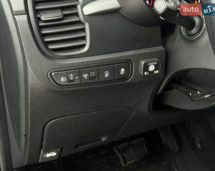 Чорний Кіа Ріо, об'ємом двигуна 1.4 л та пробігом 66 тис. км за 14200 $, фото 10 на Automoto.ua