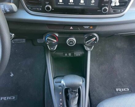 Чорний Кіа Ріо, об'ємом двигуна 1.6 л та пробігом 9 тис. км за 12700 $, фото 9 на Automoto.ua