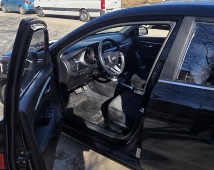 Черный Киа Рио, объемом двигателя 1.6 л и пробегом 59 тыс. км за 16714 $, фото 3 на Automoto.ua