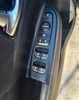 Черный Киа Рио, объемом двигателя 1.59 л и пробегом 59 тыс. км за 14999 $, фото 16 на Automoto.ua