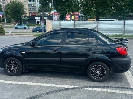Чорний Кіа Ріо, об'ємом двигуна 1.4 л та пробігом 213 тис. км за 5600 $, фото 1 на Automoto.ua