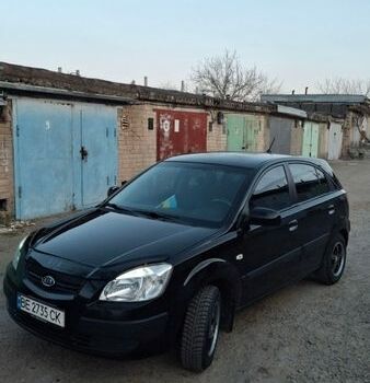 Черный Киа Рио, объемом двигателя 1.4 л и пробегом 201 тыс. км за 4200 $, фото 1 на Automoto.ua