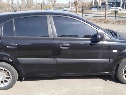 Чорний Кіа Ріо, об'ємом двигуна 1.4 л та пробігом 132 тис. км за 4000 $, фото 1 на Automoto.ua