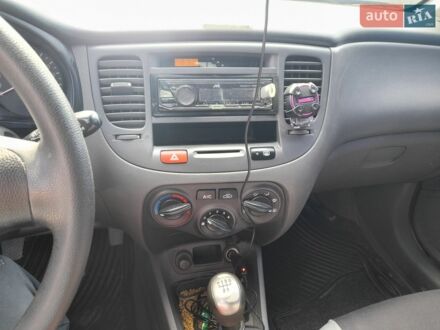 Черный Киа Рио, объемом двигателя 1.4 л и пробегом 220 тыс. км за 4500 $, фото 1 на Automoto.ua