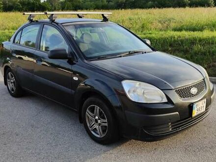 Черный Киа Рио, объемом двигателя 1.4 л и пробегом 328 тыс. км за 3450 $, фото 1 на Automoto.ua