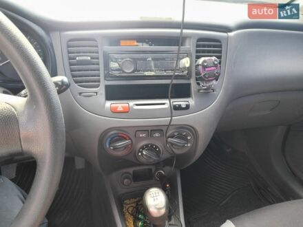 Черный Киа Рио, объемом двигателя 1.4 л и пробегом 220 тыс. км за 4500 $, фото 1 на Automoto.ua
