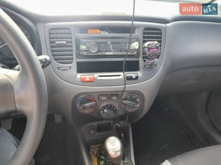 Черный Киа Рио, объемом двигателя 0 л и пробегом 220 тыс. км за 4500 $, фото 1 на Automoto.ua